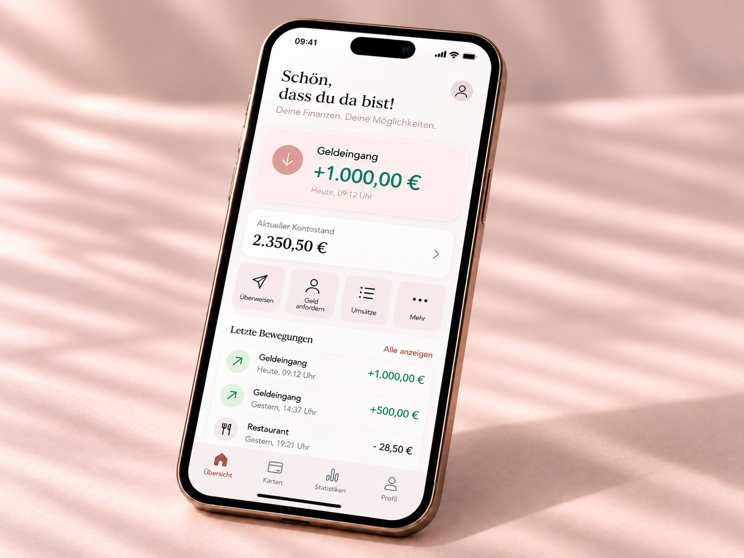 Smartphone mit sichtbaren Geldeingängen als Symbol für erfolgreiches Marketing